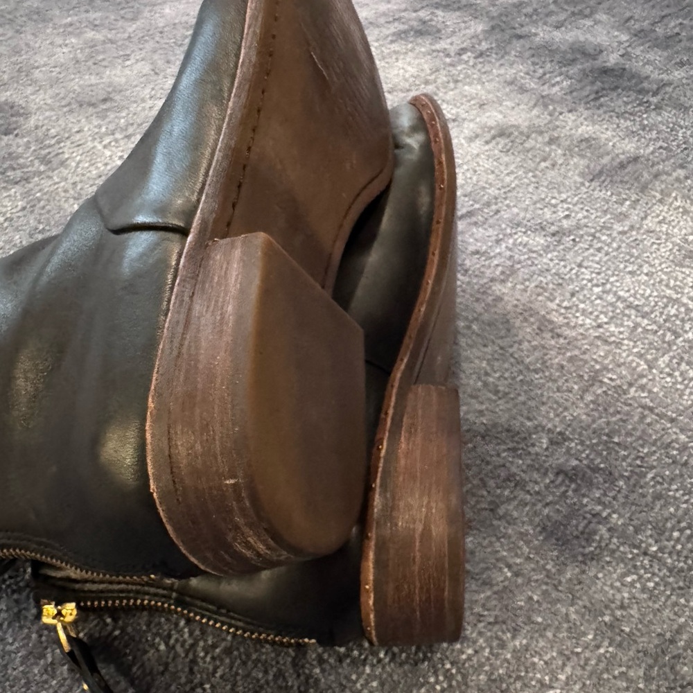 Ugg Bruno Black Leather Rear Zip Ankle Bootie 1018942 - Picture 7 of 9